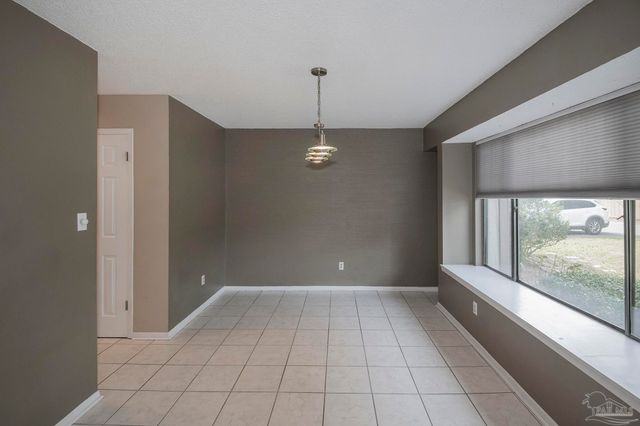 3400 Wimbledon Dr 5, Pensacola, FL 32504