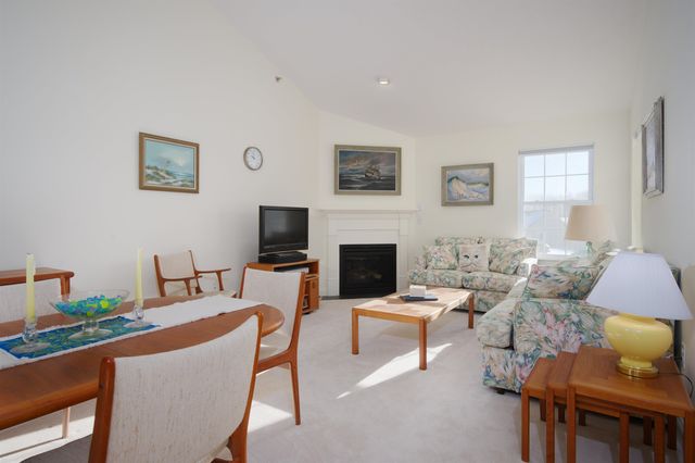 91-6 Hall Road, Fremont, NH 03044