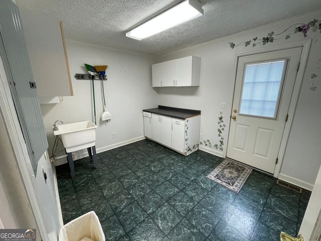 492 Ga Highway 26 E, Cochran, GA 31014