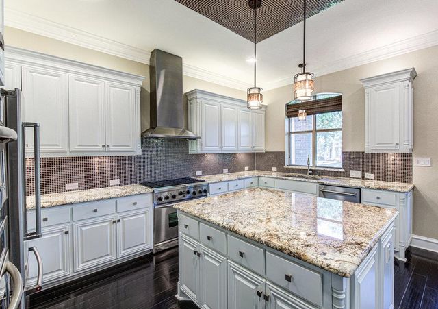 1917 Lakecliff Hills LN, Austin, TX 78732