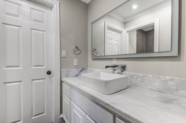 1917 Lakecliff Hills LN, Austin, TX 78732