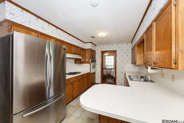2145 Stonewood Dr, Baton Rouge, LA 70816