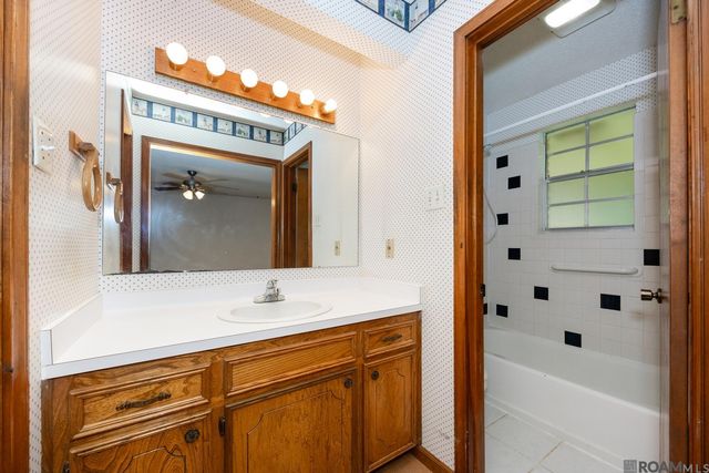 2145 Stonewood Dr, Baton Rouge, LA 70816