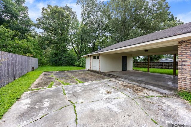 2145 Stonewood Dr, Baton Rouge, LA 70816