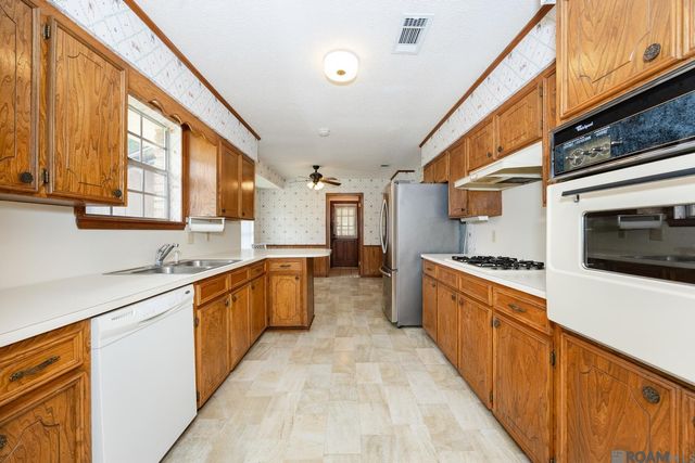 2145 Stonewood Dr, Baton Rouge, LA 70816