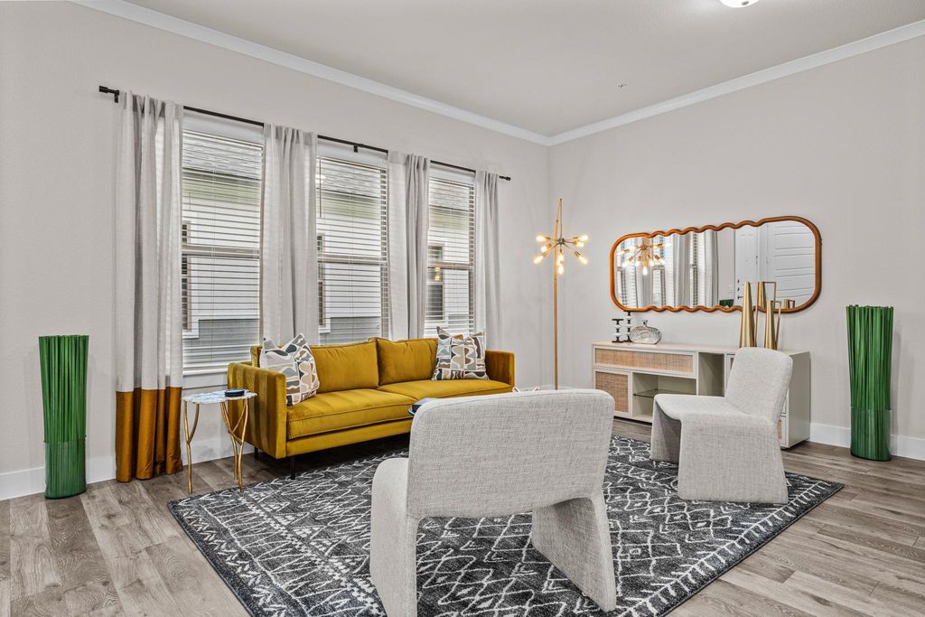 865 Limmer LOOP 1112, Hutto, TX 78634