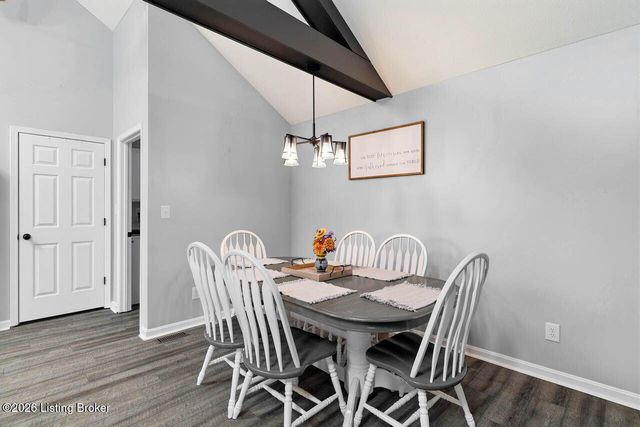 5127 Hunters Point Cir, Louisville, KY 40216