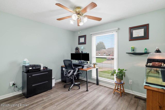 5127 Hunters Point Cir, Louisville, KY 40216