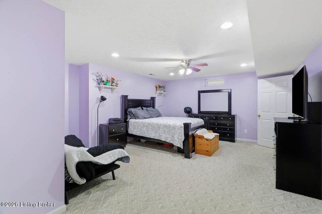 5127 Hunters Point Cir, Louisville, KY 40216