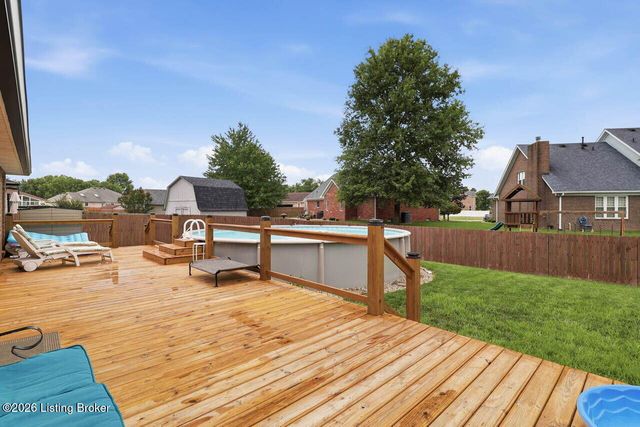 5127 Hunters Point Cir, Louisville, KY 40216
