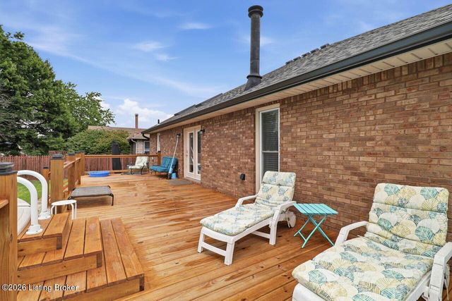5127 Hunters Point Cir, Louisville, KY 40216