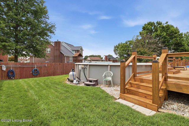 5127 Hunters Point Cir, Louisville, KY 40216