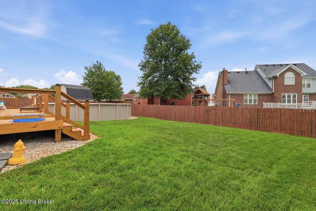 5127 Hunters Point Cir, Louisville, KY 40216