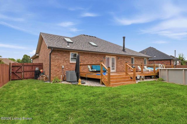 5127 Hunters Point Cir, Louisville, KY 40216
