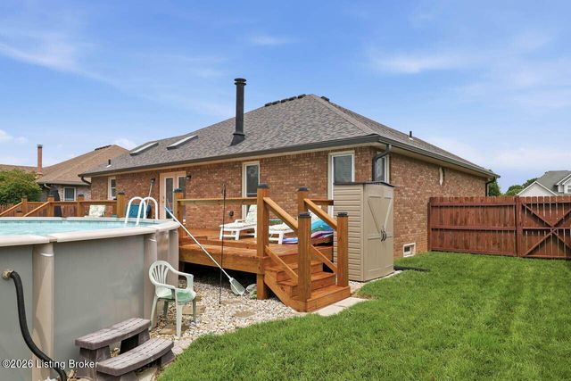 5127 Hunters Point Cir, Louisville, KY 40216