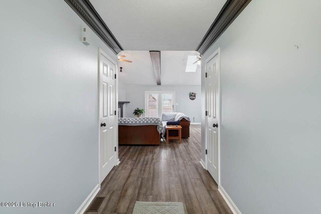 5127 Hunters Point Cir, Louisville, KY 40216