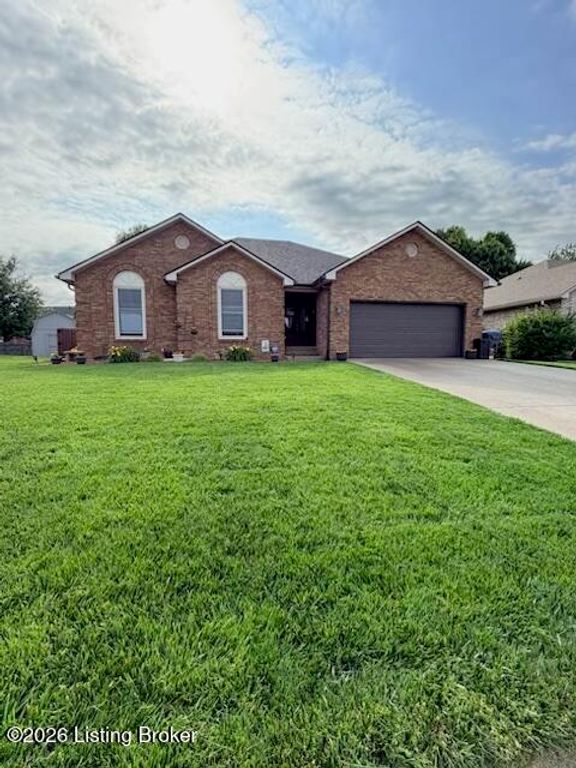 5127 Hunters Point Cir, Louisville, KY 40216