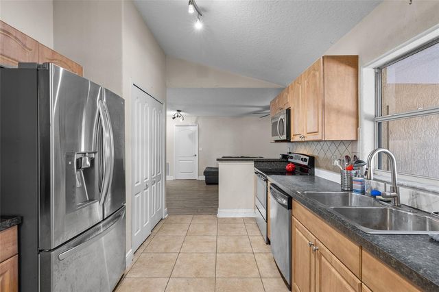 5290 SEMINOLE AVENUE, De Leon Springs, FL 32130