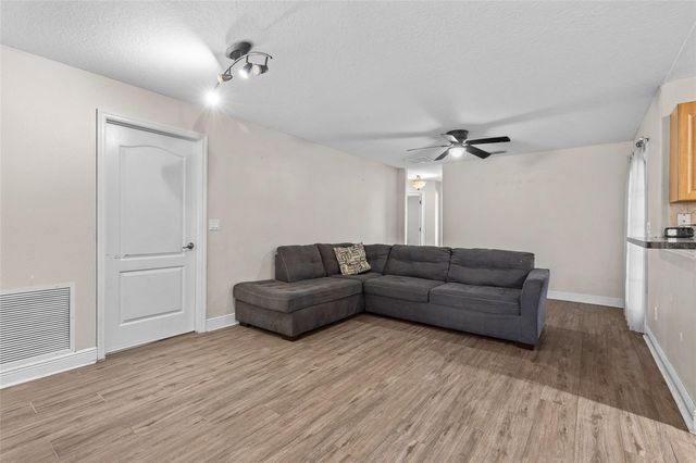 5290 SEMINOLE AVENUE, De Leon Springs, FL 32130