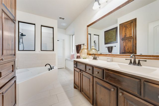 5039 Venecia Way, Grand Prairie, TX 75052