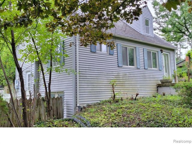 28391 Rollcrest Road, Farmington Hills, MI 48334