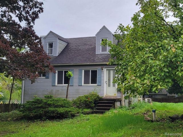 28391 Rollcrest Road, Farmington Hills, MI 48334