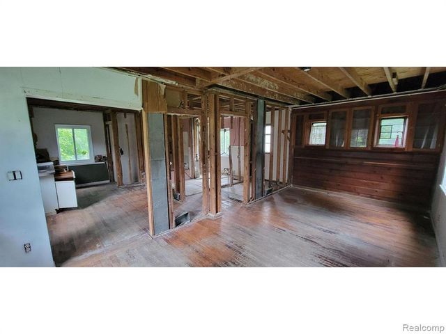 28391 Rollcrest Road, Farmington Hills, MI 48334