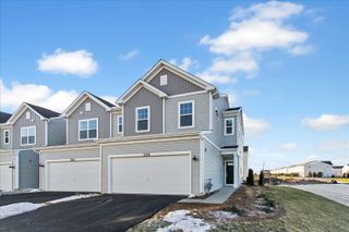 306 Kingsport Drive, South Elgin, IL 60177