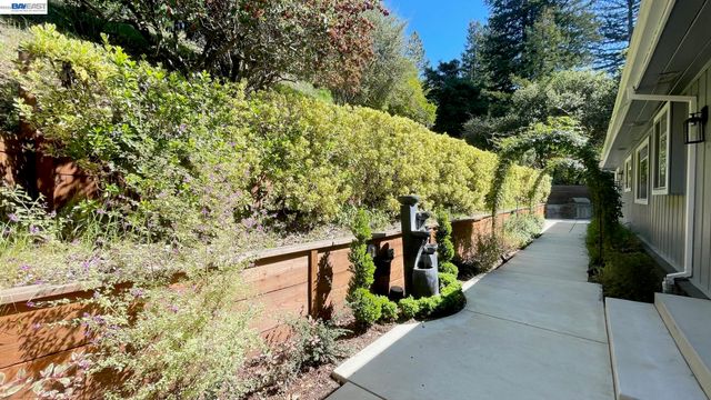 275 Orchard Rd, Orinda, CA 94563