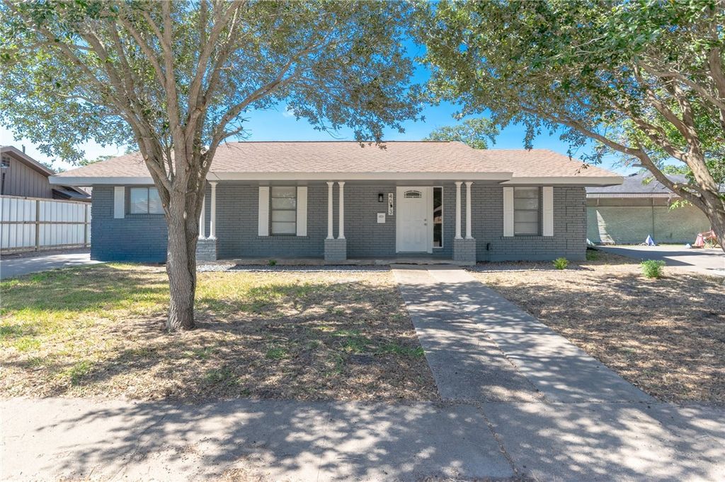 4013 Kingston Dr, Corpus Christi, TX 78411 — exterior