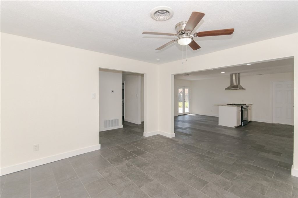 4013 Kingston Dr, Corpus Christi, TX 78411 — photo 2