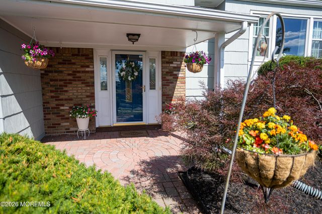4 Avon Way, Parlin, NJ 08859