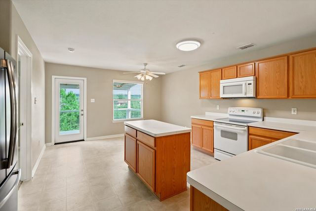 2765 Rocky Ridge Loop, Canyon Lake, TX 78133