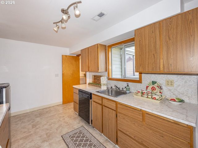 204 Ne 97TH Ave, Vancouver, WA 98664