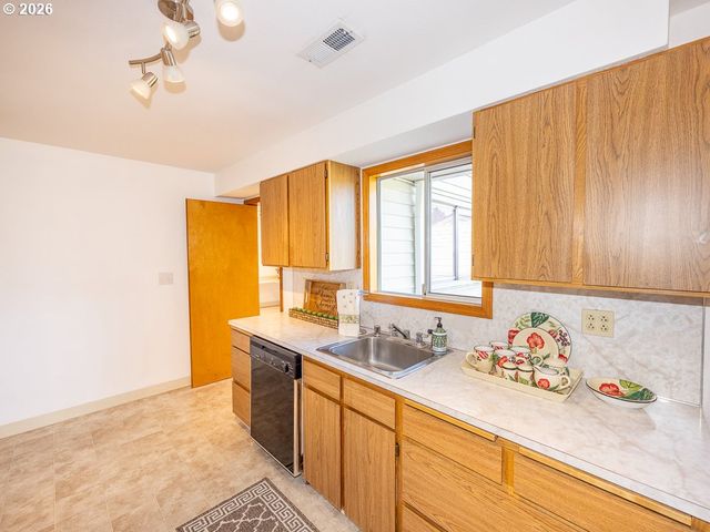 204 Ne 97TH Ave, Vancouver, WA 98664