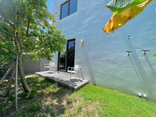 348 Balboa Street, Hollywood, FL 33019