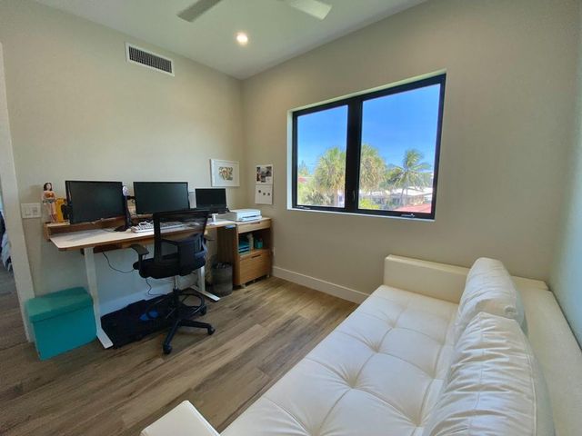 348 Balboa Street, Hollywood, FL 33019