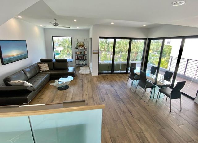 348 Balboa Street, Hollywood, FL 33019