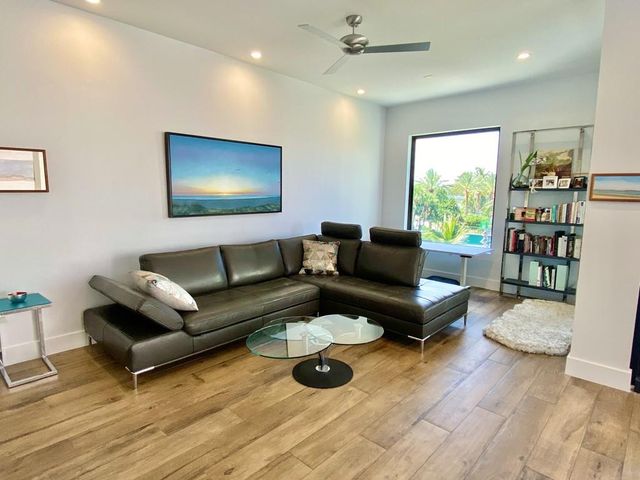 348 Balboa Street, Hollywood, FL 33019