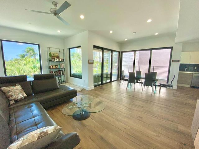 348 Balboa Street, Hollywood, FL 33019