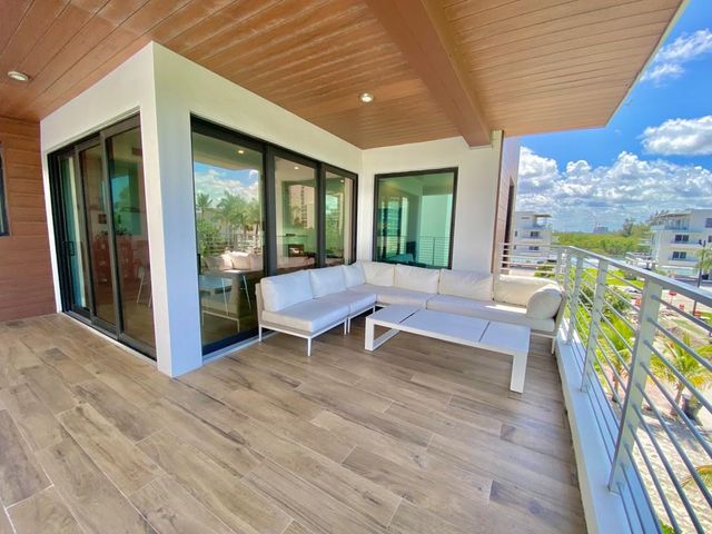 348 Balboa Street, Hollywood, FL 33019