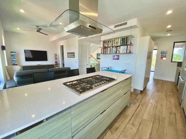 348 Balboa Street, Hollywood, FL 33019