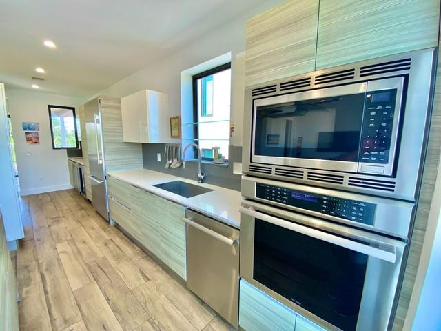 348 Balboa Street, Hollywood, FL 33019