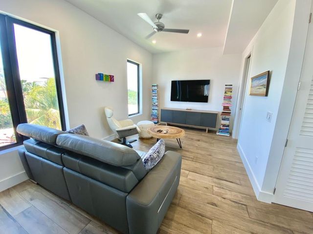 348 Balboa Street, Hollywood, FL 33019