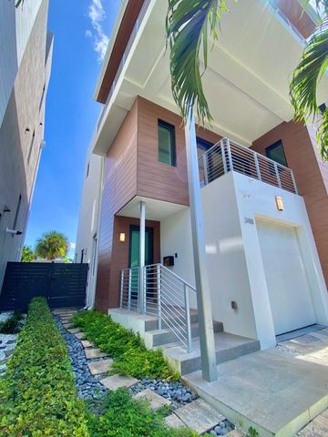 348 Balboa Street, Hollywood, FL 33019