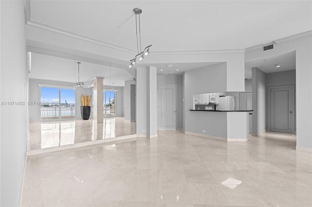 888 Brickell Key Dr 408, Miami, FL 33131