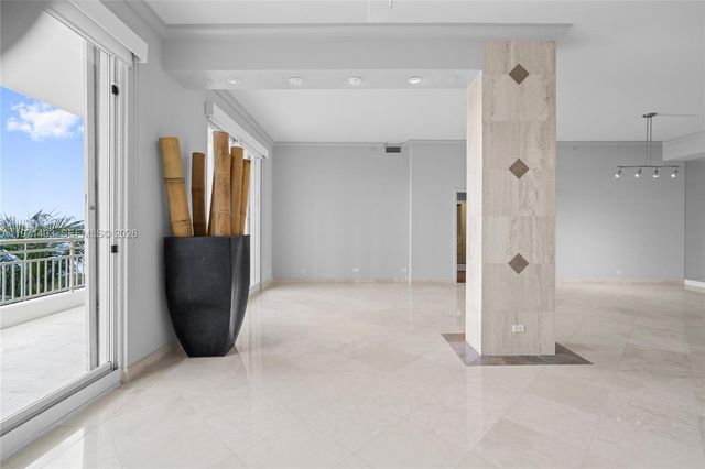 888 Brickell Key Dr 408, Miami, FL 33131