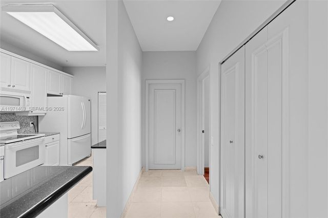 888 Brickell Key Dr 408, Miami, FL 33131