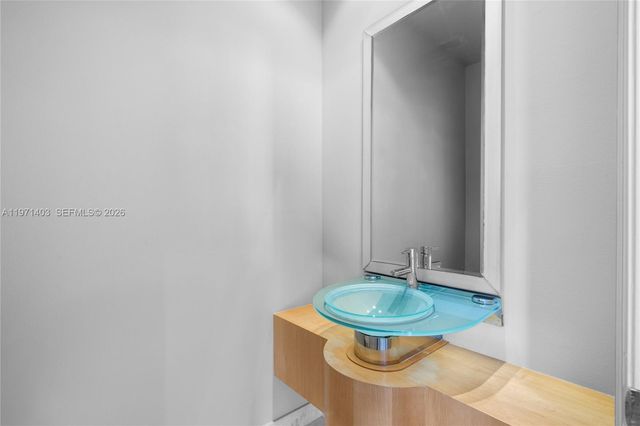 888 Brickell Key Dr 408, Miami, FL 33131