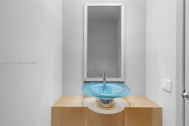 888 Brickell Key Dr 408, Miami, FL 33131